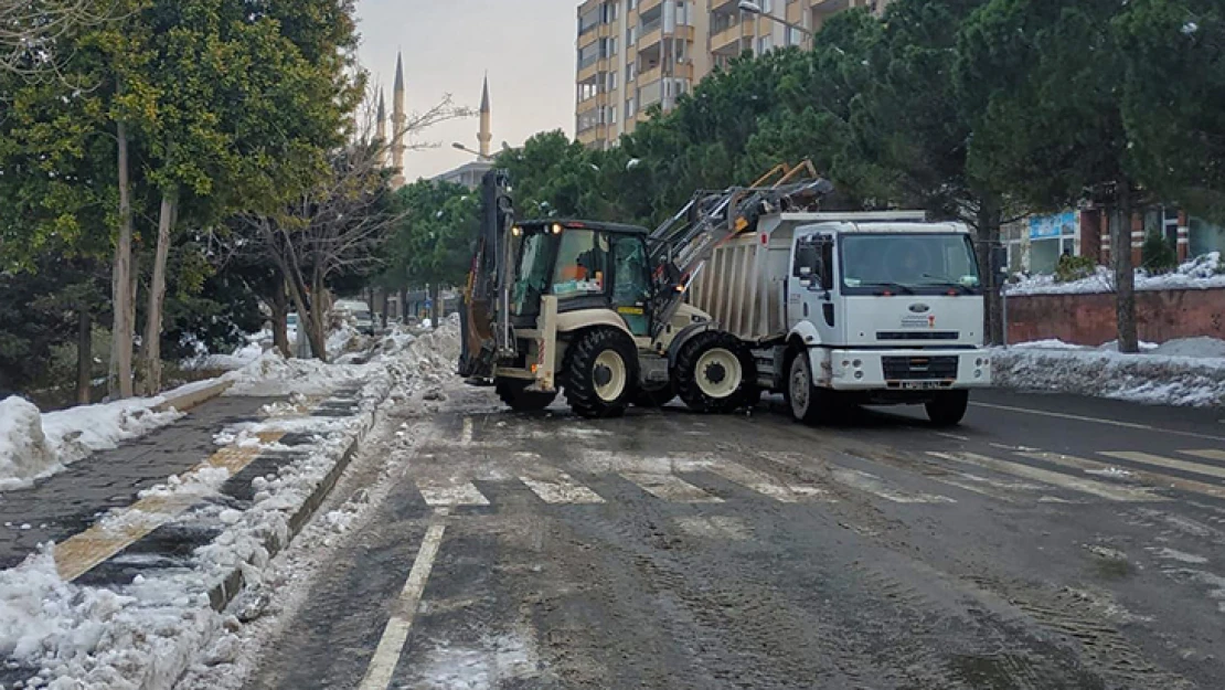 Trafiği tehlikeye atan nesneler kaldırılıyor