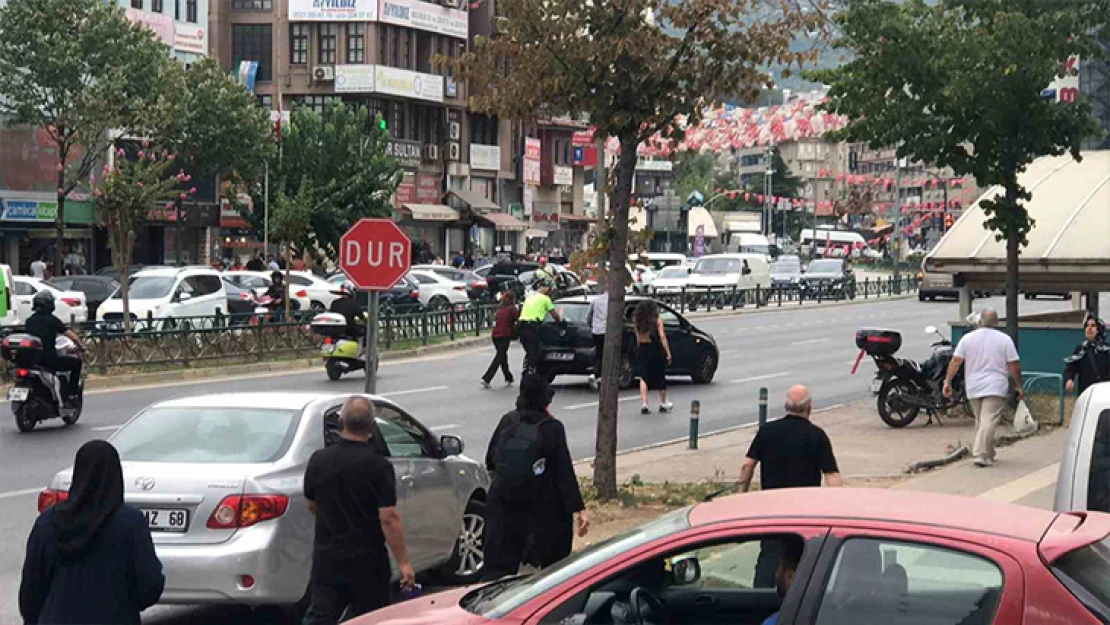 Trafik polisinden örnek davranış