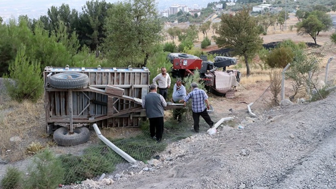 Traktörün devrilmesi sonucu 3 kişi yaralandı