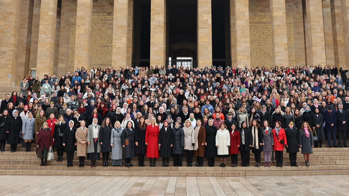 Türk Kadınları Anıtkabir'i ziyaret etti