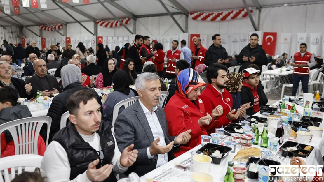 Türk Kızılayı, Kahramanmaraş'ta iftar verdi