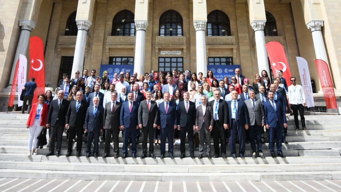 Türkçe ve dil eğitiminde iyi uygulamalar konferansı başladı