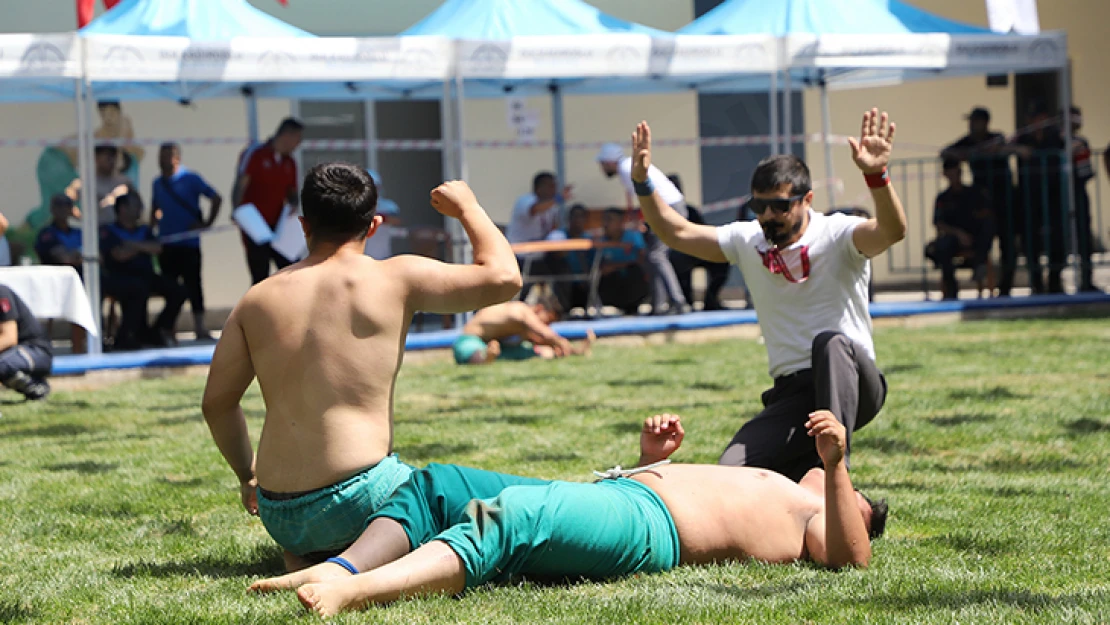 Türkiye güreş şampiyonası Kahramanmaraş'ta başladı