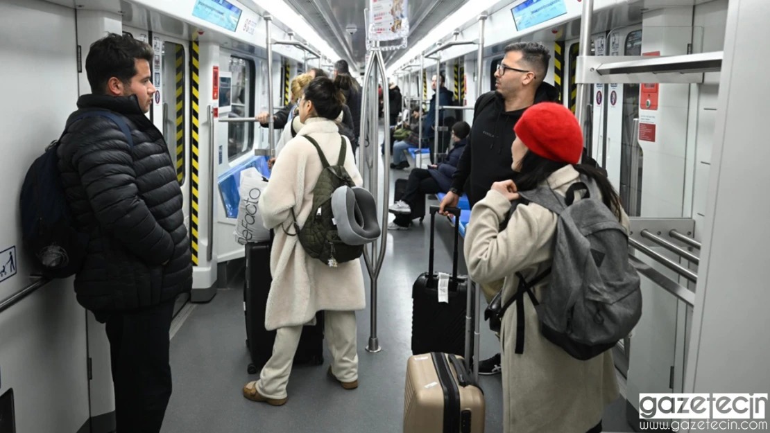 Türkiye'nin en hızlı metrosu yolcu rekoru kırdı