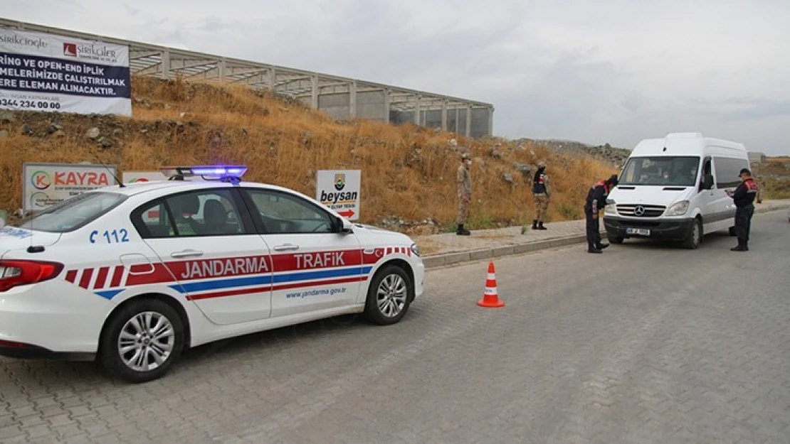 Türkoğlu'nda fabrika servis araçları denetlendi