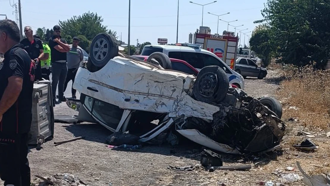 Türkoğlu'nda feci kaza: Otomobil takla attı, iki kişi ağır yaralandı