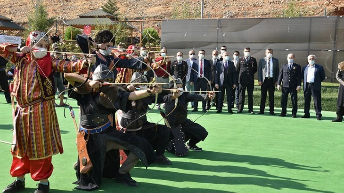 Türkoğlu'nda Geleneksel Okçuluk Turnuvası yapıldı