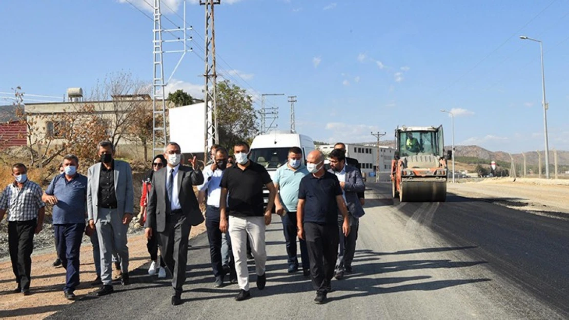 Türkoğlu'nda inşa edilen Mahir Ünal Caddesi ikinci etap çalışmalarında sona gelindi