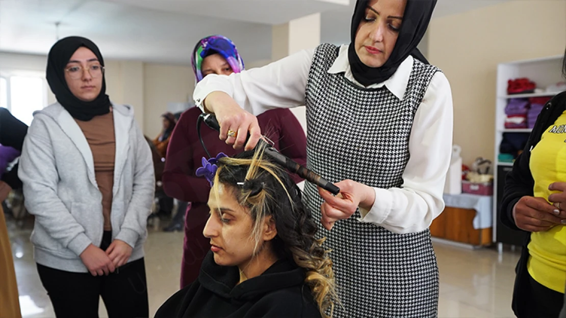 Türkoğlu'ndaki kurs merkezine yoğun ilgi