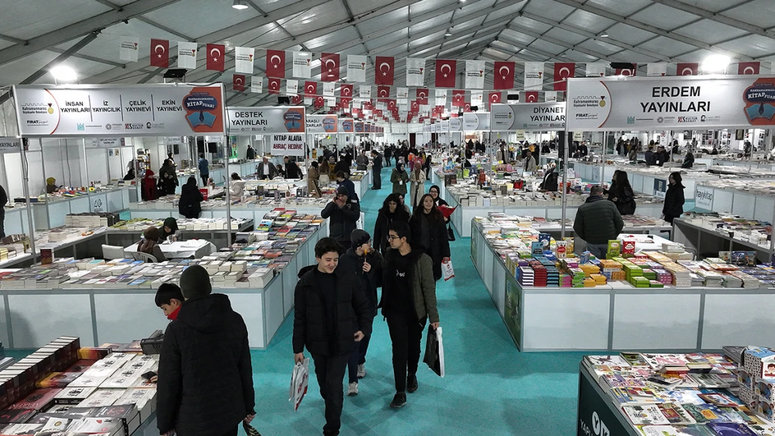 Uluslararası Kitap Fuarı'na yoğun ilgi