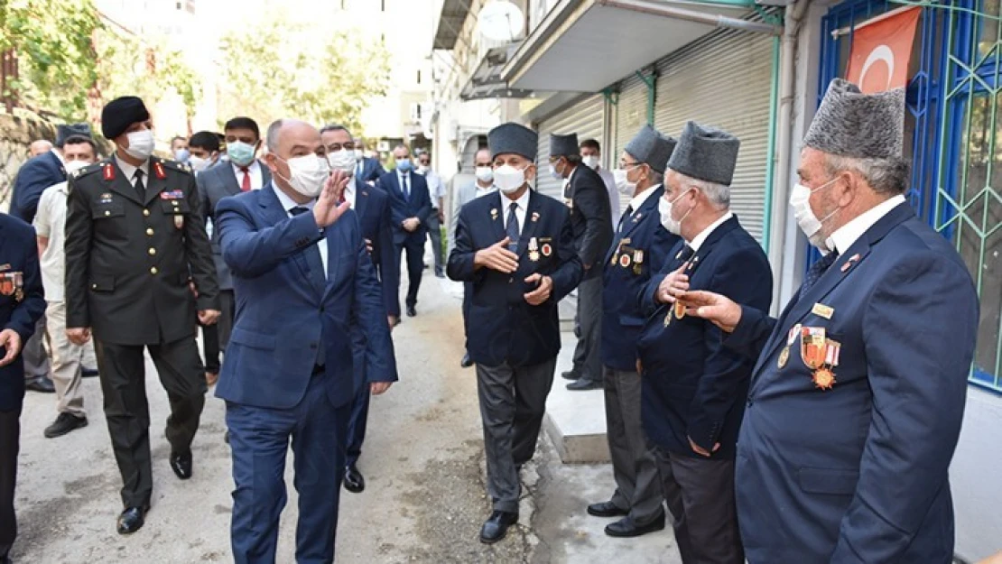 Vali Coşkun, şehit yakınları ve gazilerimizle bir araya geldi