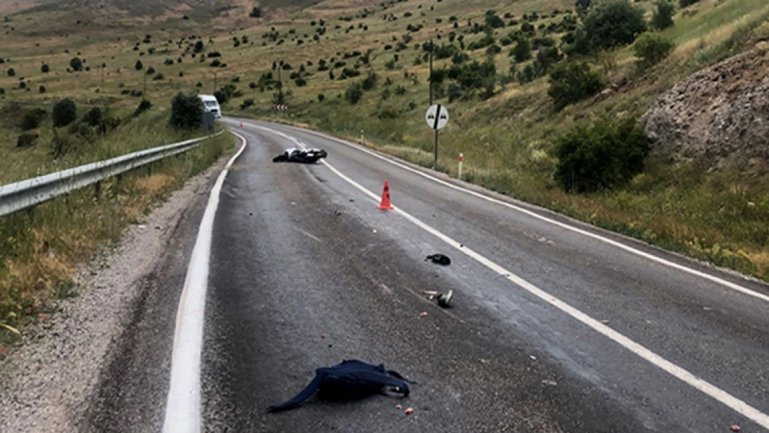 Virajı alamadı, tıra çarptı, hayatını kaybetti