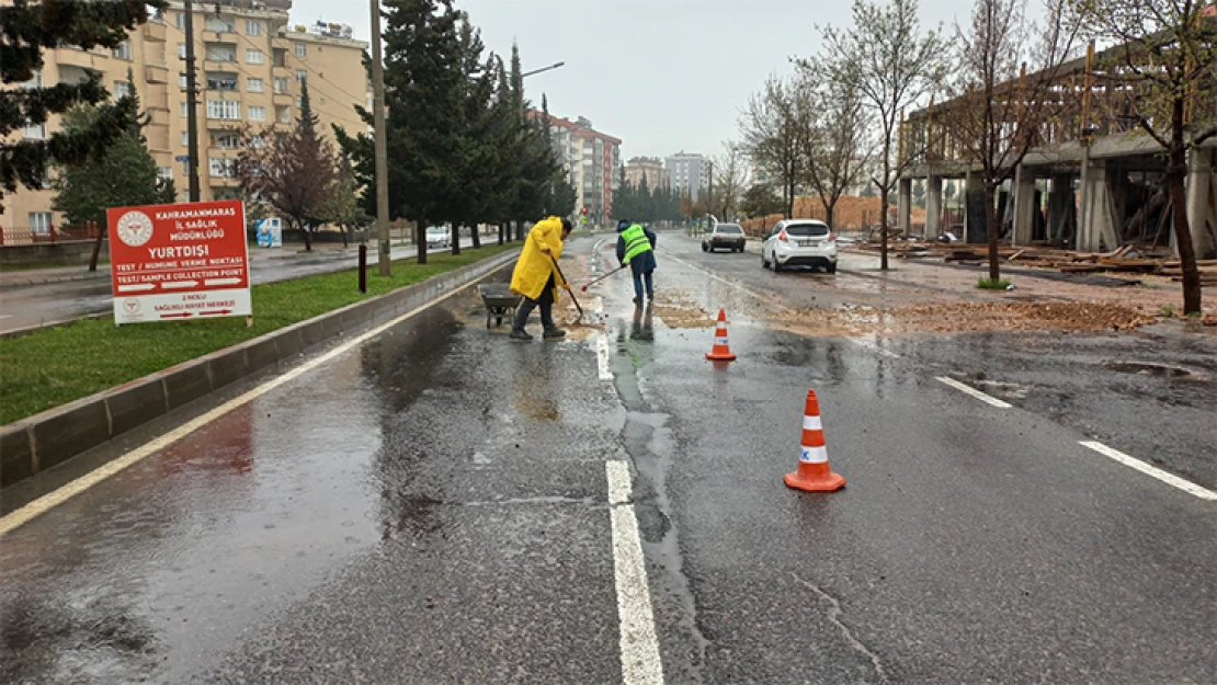 Yağışların kentte bıraktığı izler siliniyor