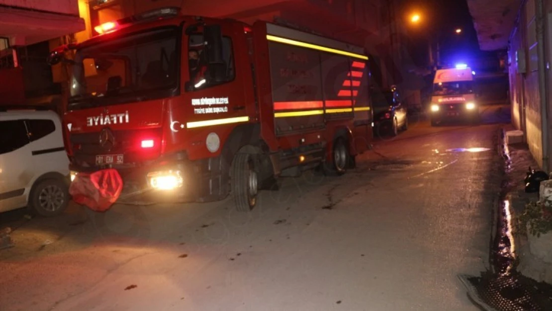 Yaşadığı evi ateşe veren kişi kendisini banyoya kilitledi