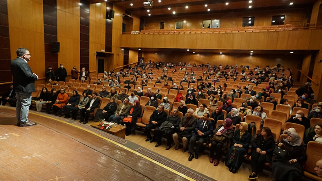 Yazar Fatih Akbaba, Kahramanmaraş'ta Mehmet Akif'i anlattı