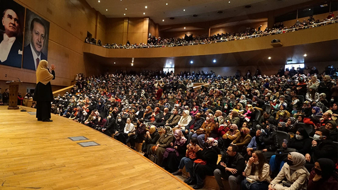 Yazar Saliha Erdim: Tenkit tükettirir, takdir ise ürettirir