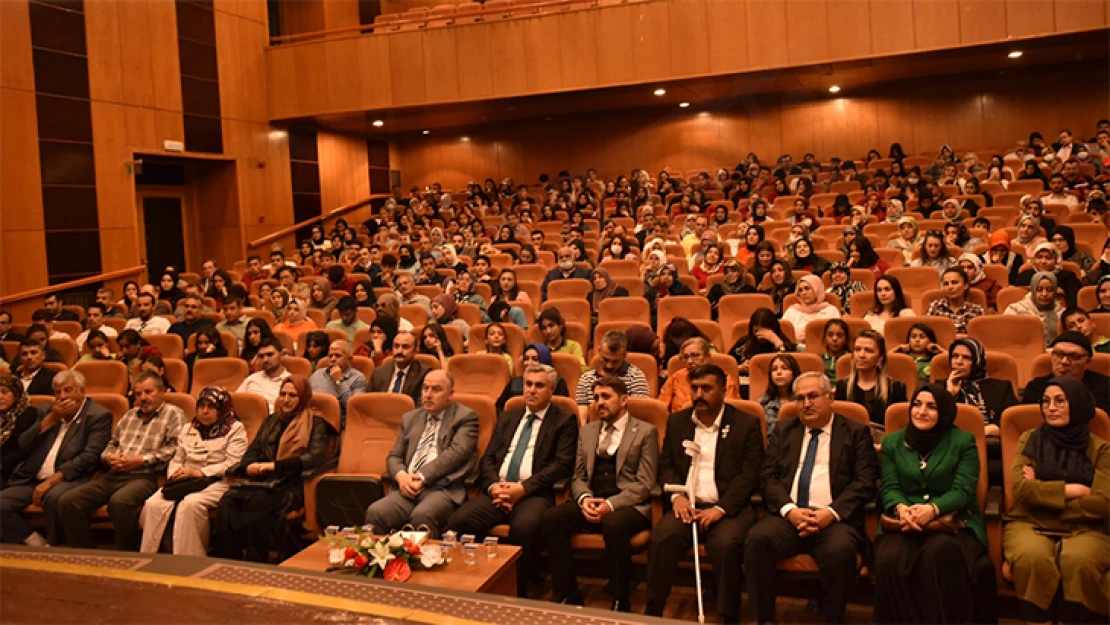 Yazar Vakkasoğlu, Kahramanmaraş'ta ailenin önemini anlattı