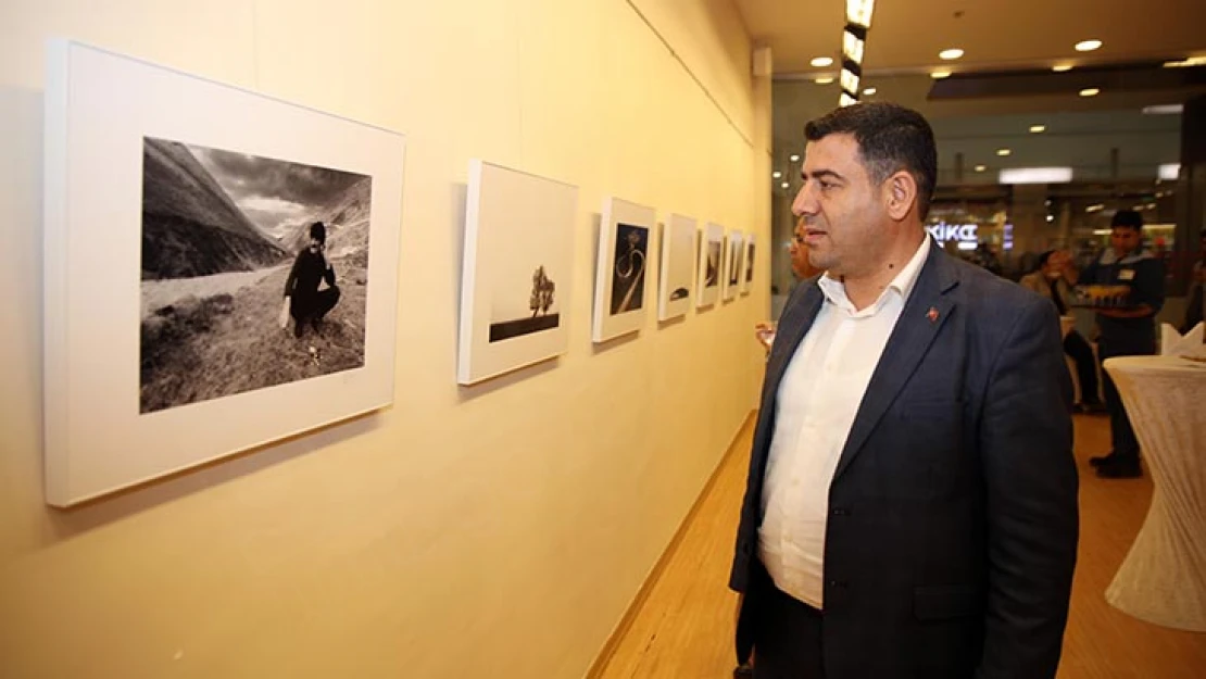 Yazar ve Fotoğraf Sanatçısı Baykan'ın açtığı sergi devam ediyor