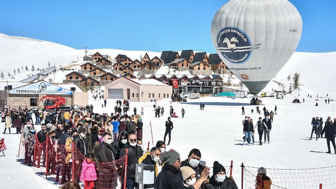 Yedikuyular Kayak Merkezi'nde hafta sonu yoğunluğu