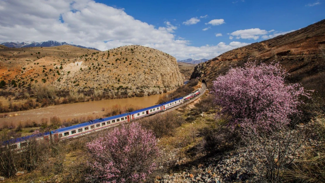 Yeni turistik trenler yola çıkıyor