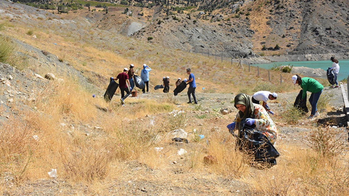 YKS grubu öğrencileri doğaya sahip çıkıyor