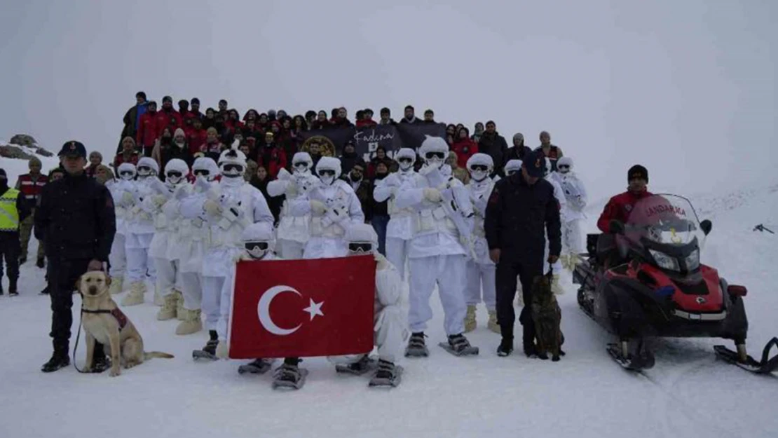 Zigana Dağı'nda JAK timlerinden çığda arama eğitimi