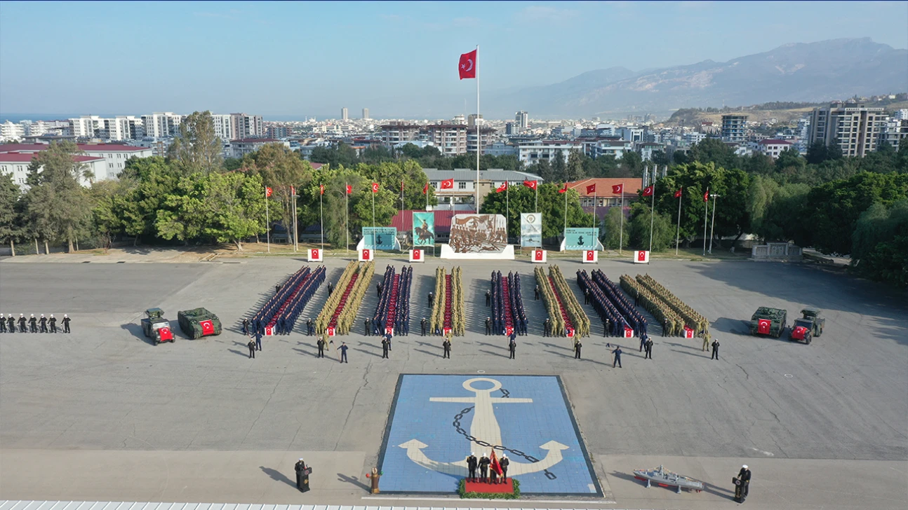 Eğitimlerini tamamlayan 1418 acemi er yemin etti