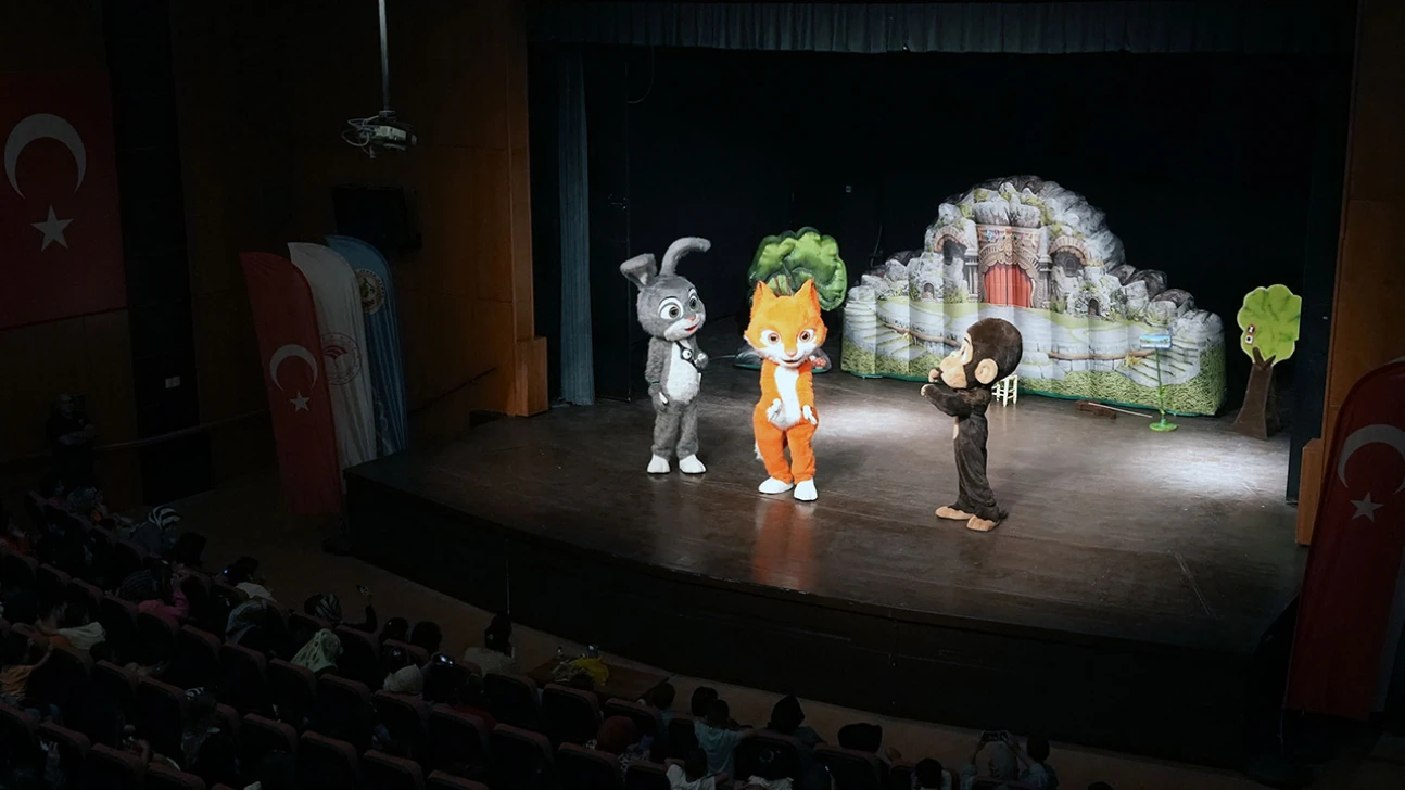 Kahramanmaraş'ta perde çocuklar için aralandı