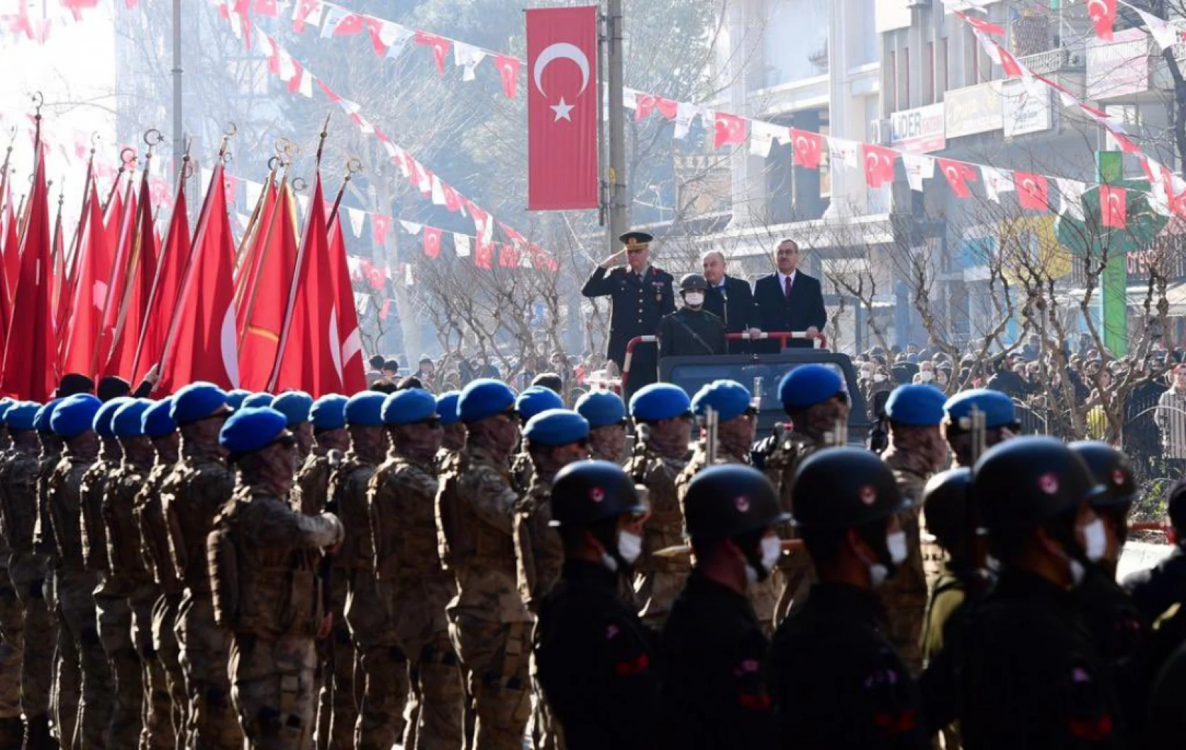 12 Şubat geçit töreni