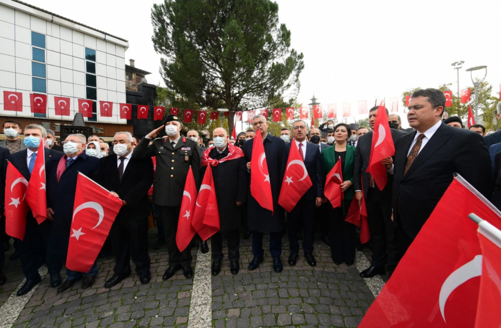 Bayrak Olayının 102'nci yılı
