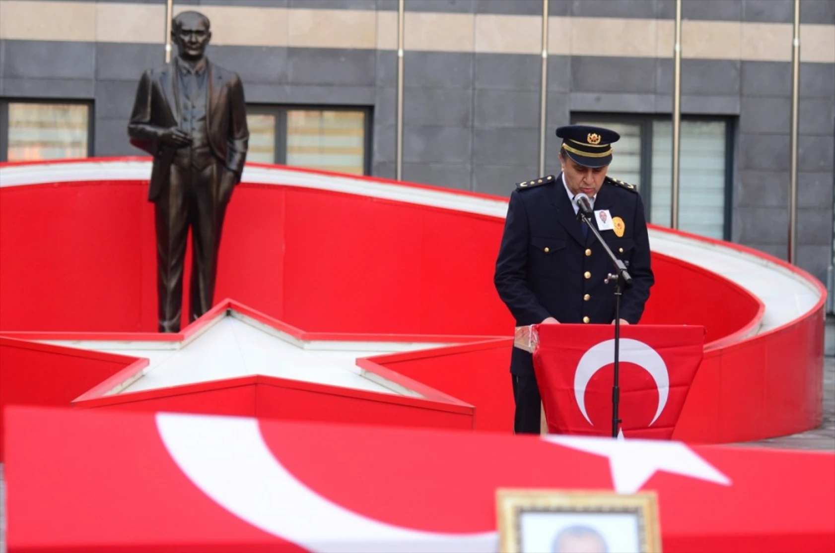 Şehit Polis Memuru Barış Göl, törenle uğurlandı