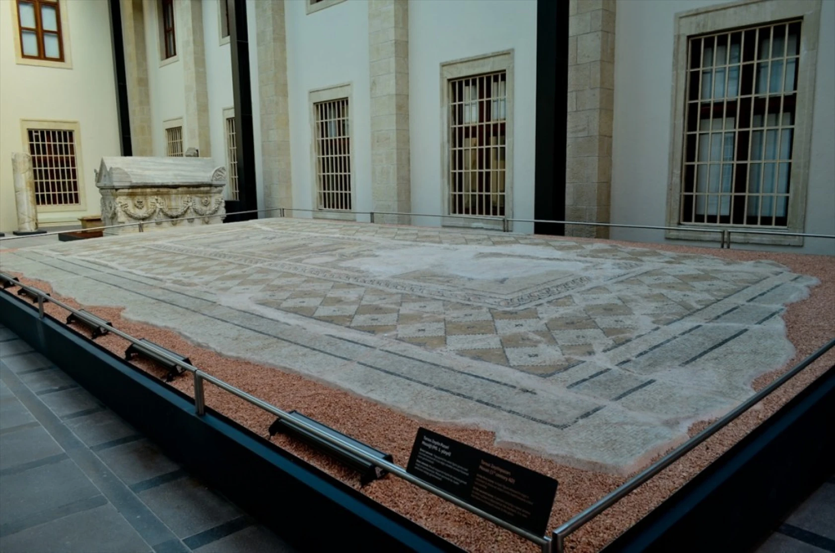 Müzeye dönüştürülen eski adliye binası tarihe ışık tutuyor