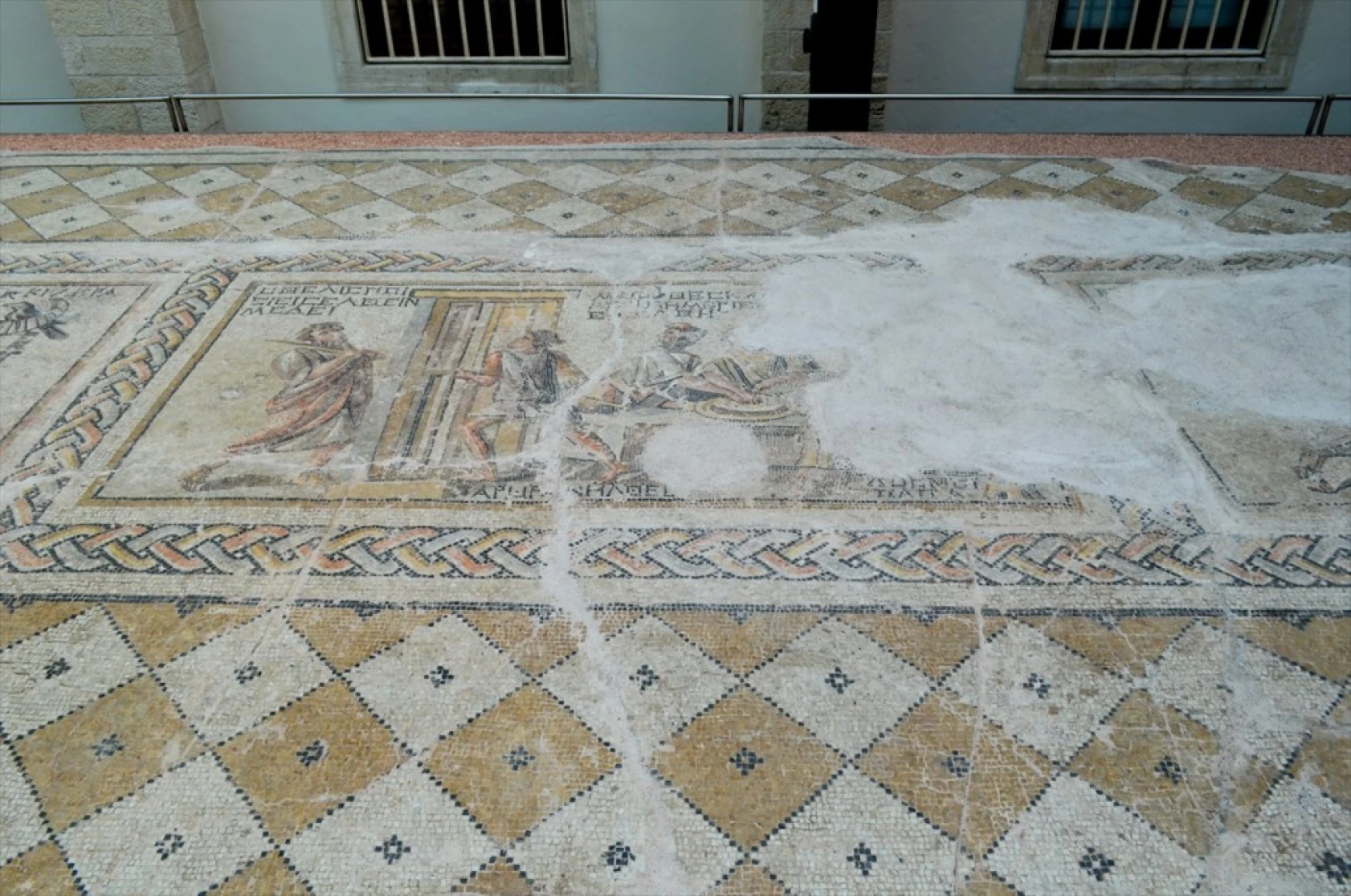 Müzeye dönüştürülen eski adliye binası tarihe ışık tutuyor