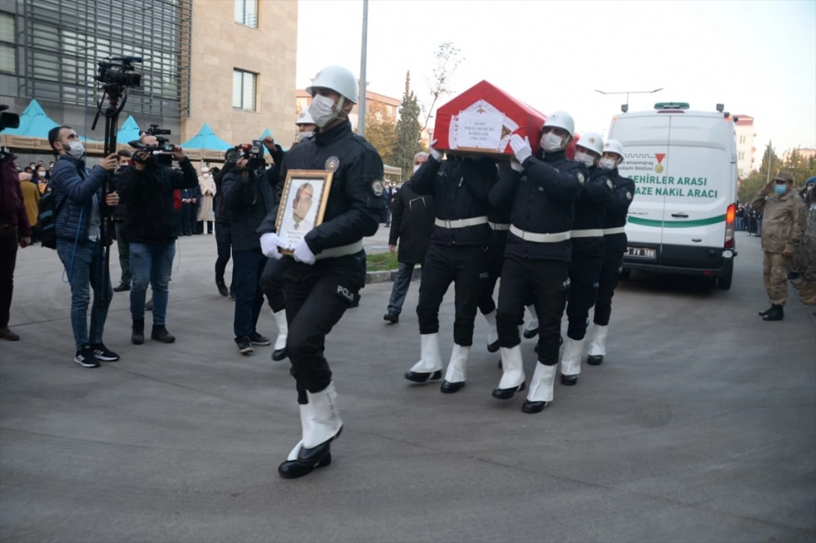 Şehit Polis Memuru Barış Göl, törenle uğurlandı