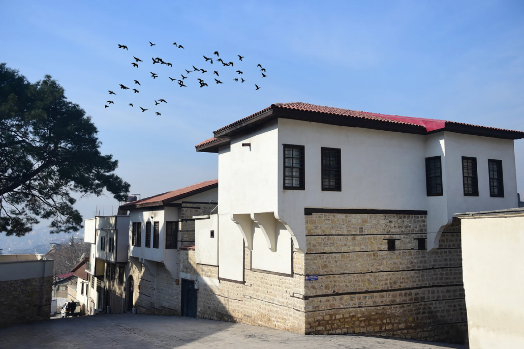 Başkan Okay: Geçmişimizden aldığımız güçle, geleceğimizi inşa ediyoruz