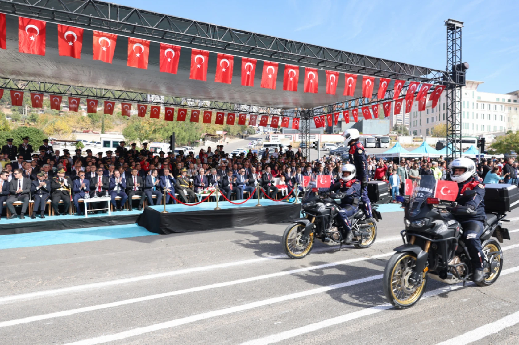 Kahramanmaraş'ta cumhuriyetin 101'inci yılı coşkuyla kutlandı