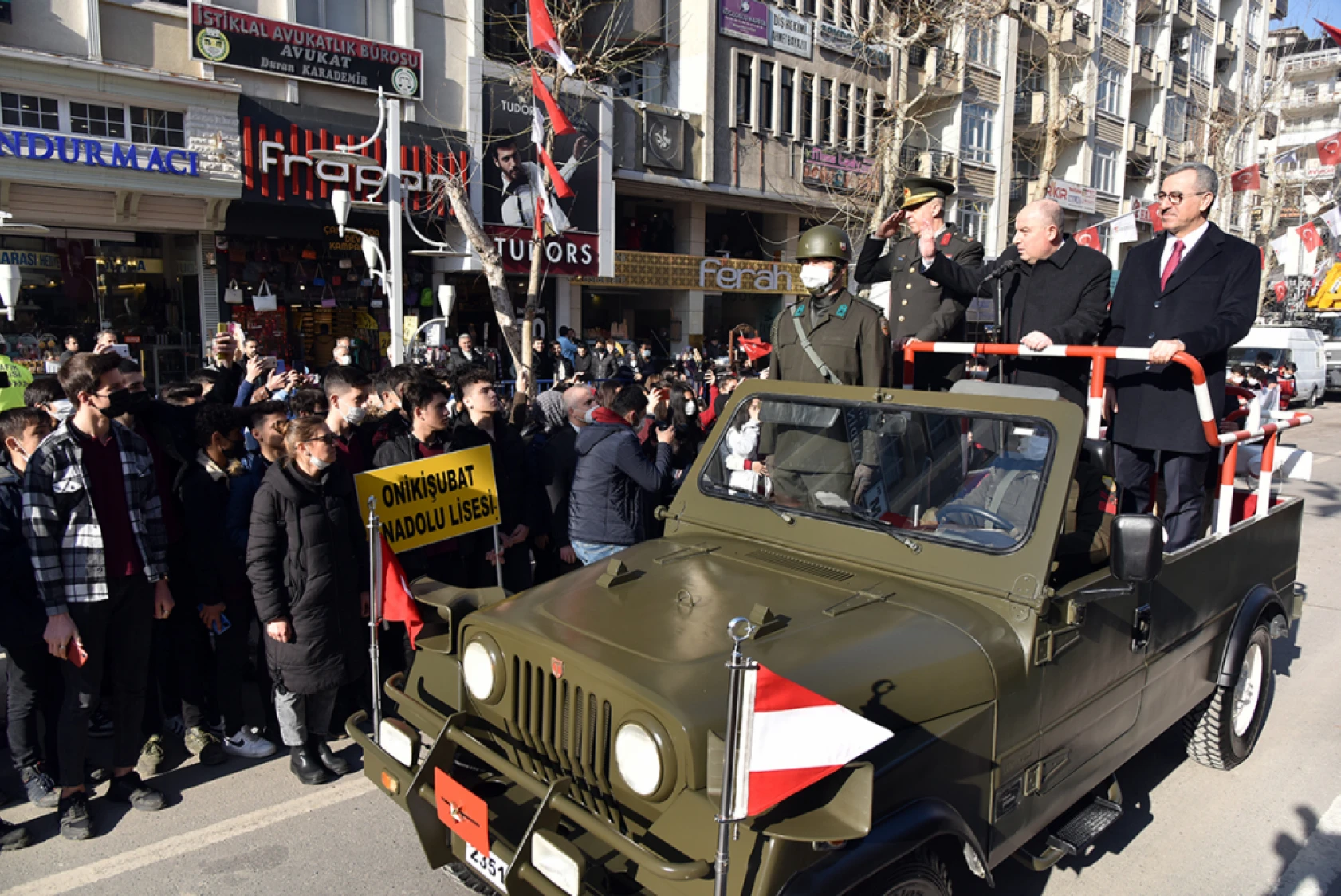 12 Şubat geçit töreni