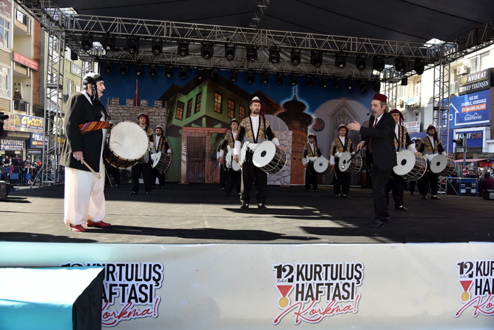 12 Şubat geçit töreni