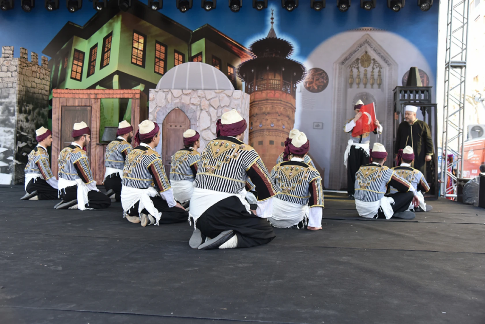 12 Şubat geçit töreni