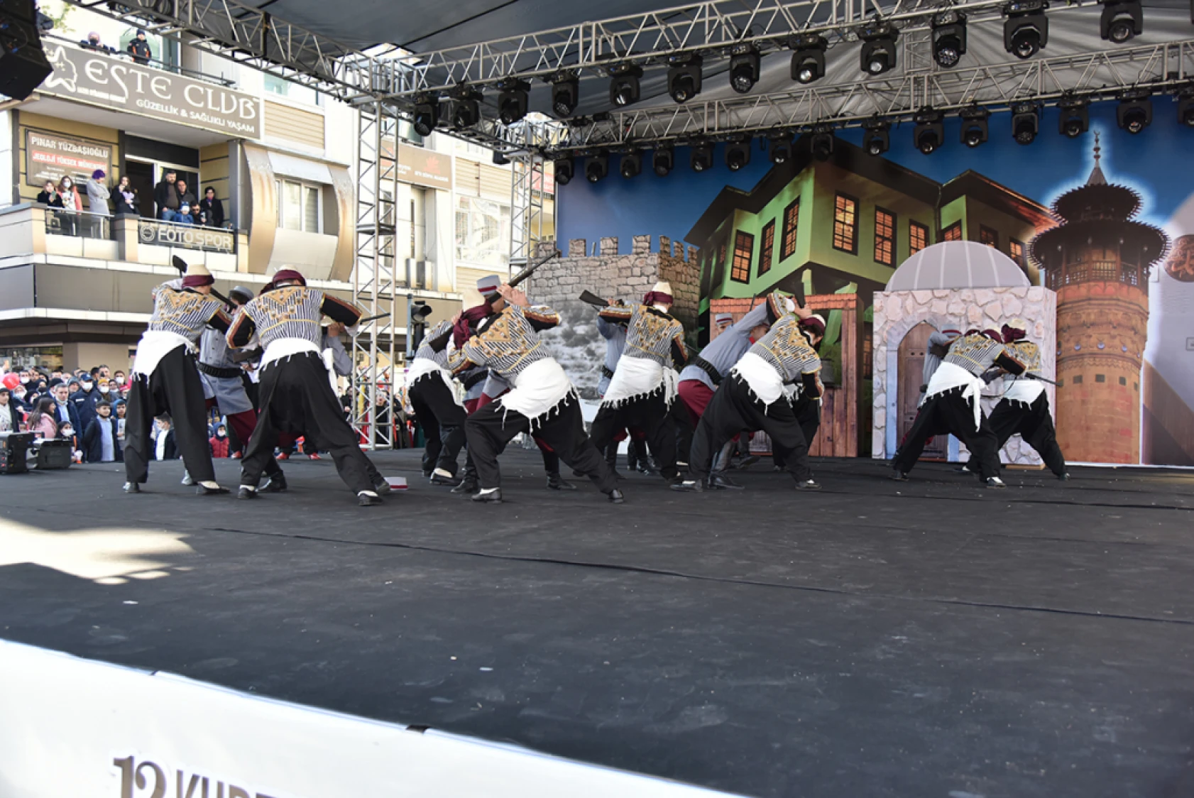 12 Şubat geçit töreni