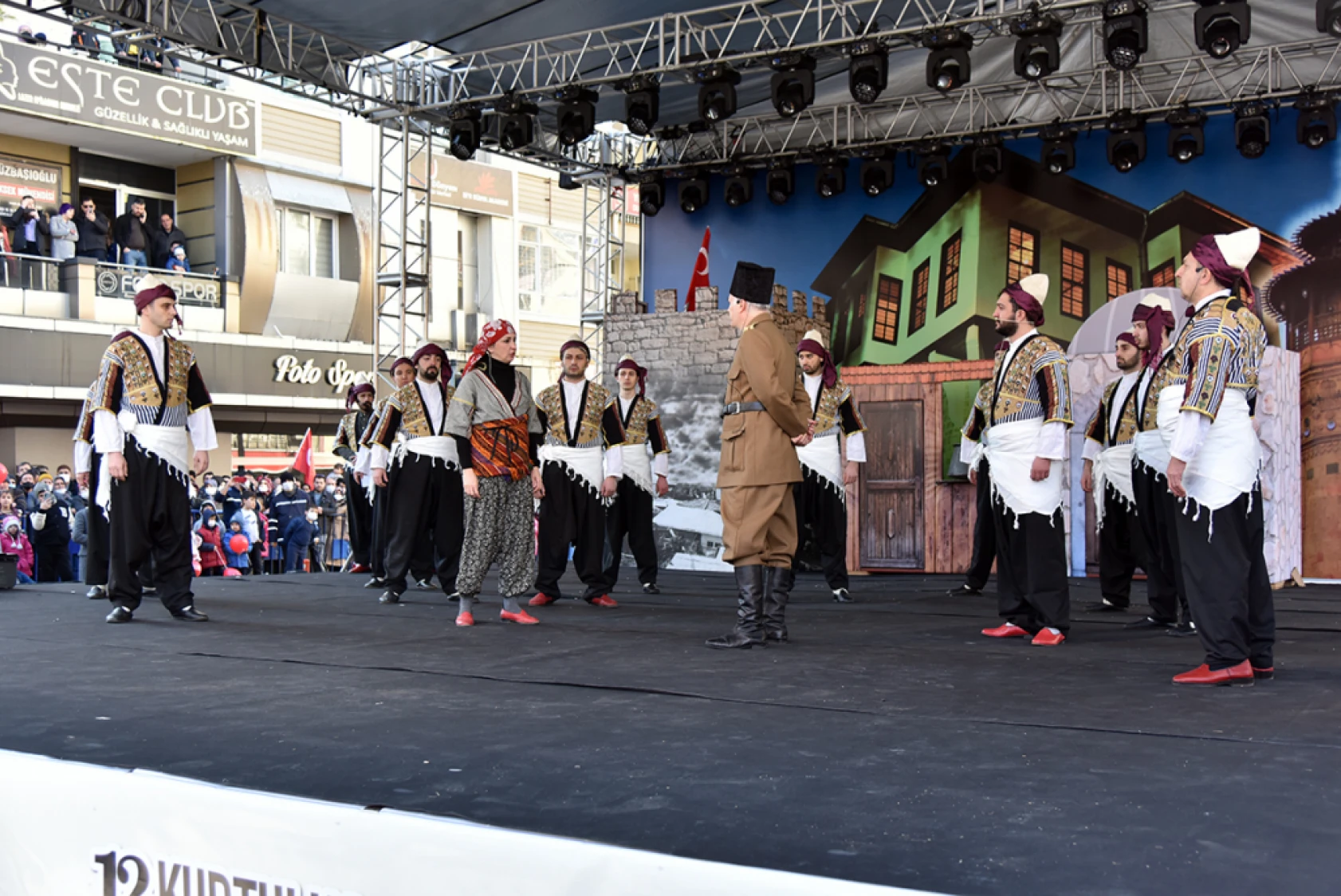 12 Şubat geçit töreni