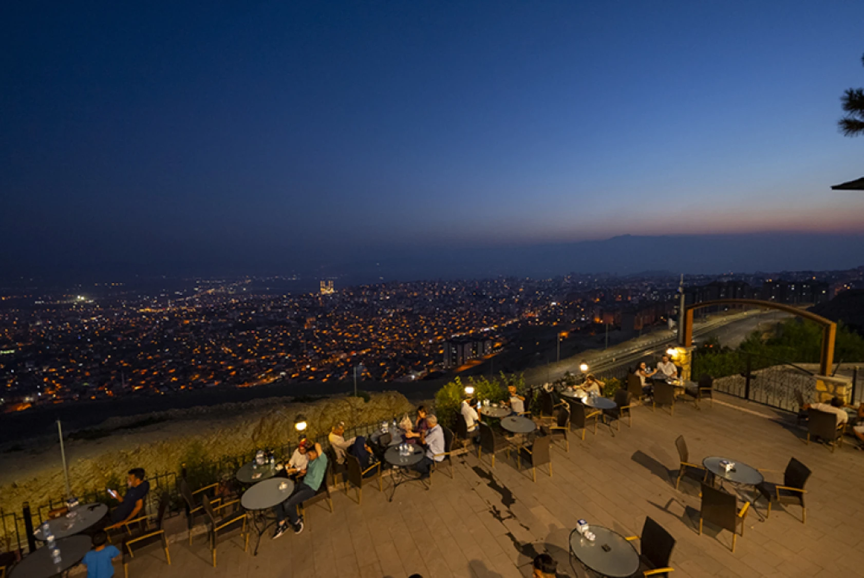 Şehrin yeni turizm tesisi: Şairler Tepesi