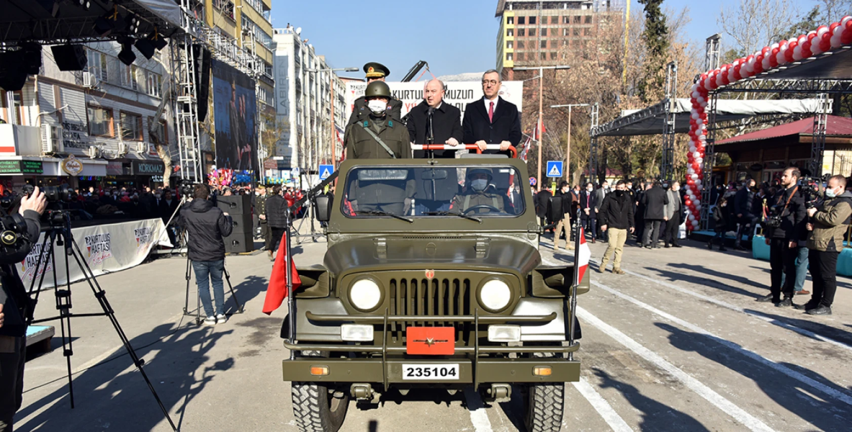 12 Şubat geçit töreni