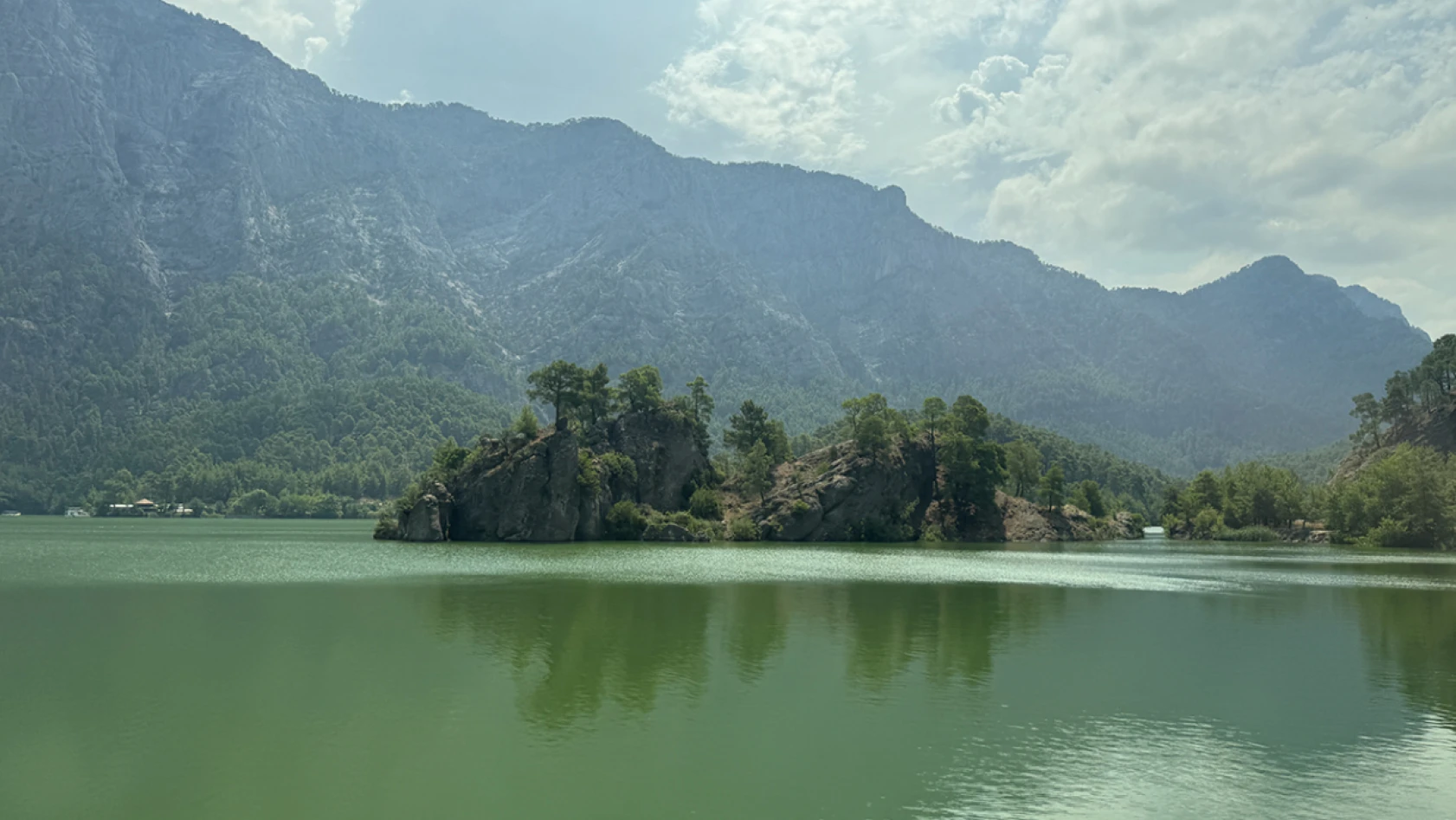 Teke yöresinin kültür başkenti, birçok doğal ve tarihi yapıyı barındırıyor