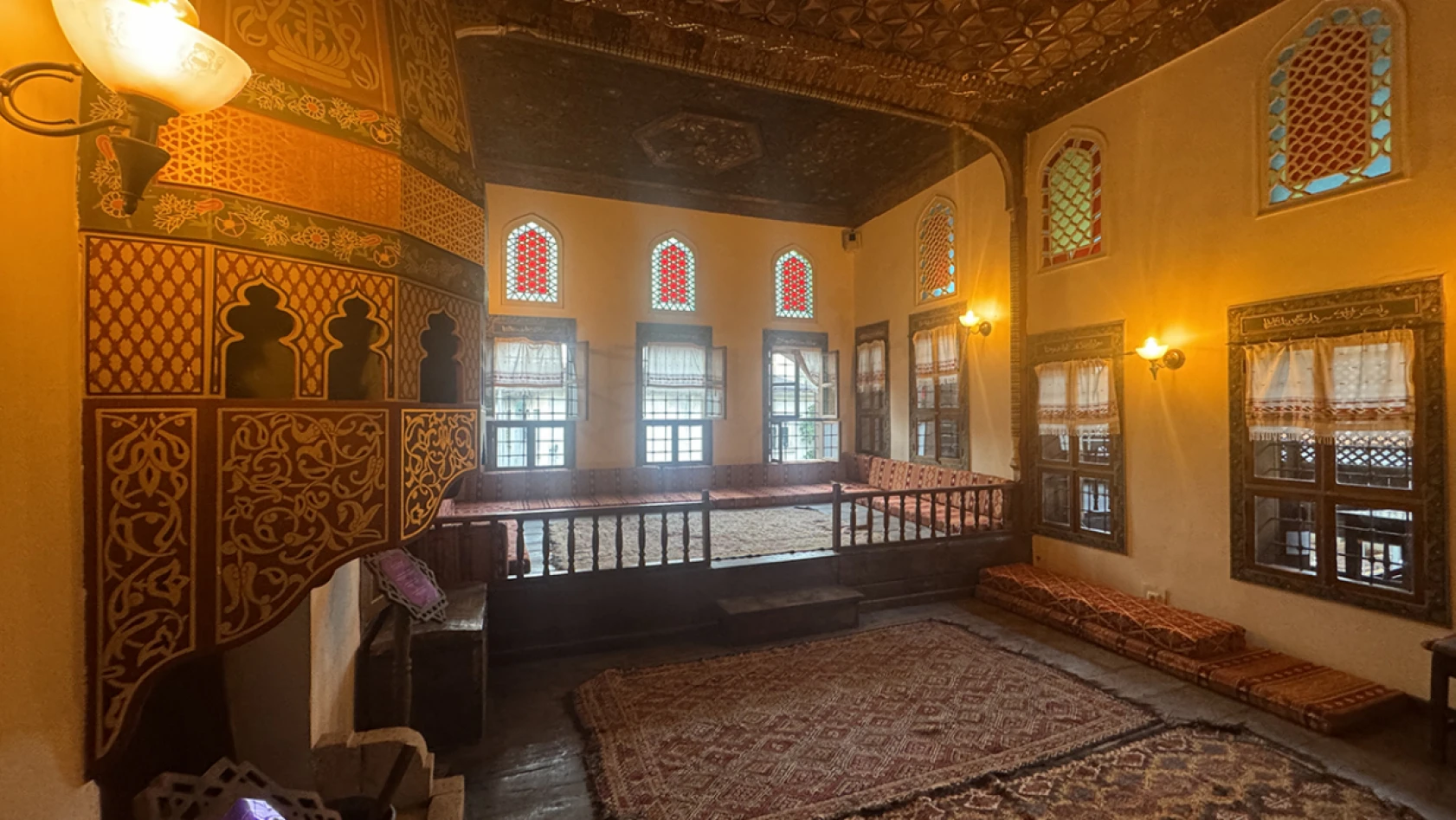 Teke yöresinin kültür başkenti, birçok doğal ve tarihi yapıyı barındırıyor