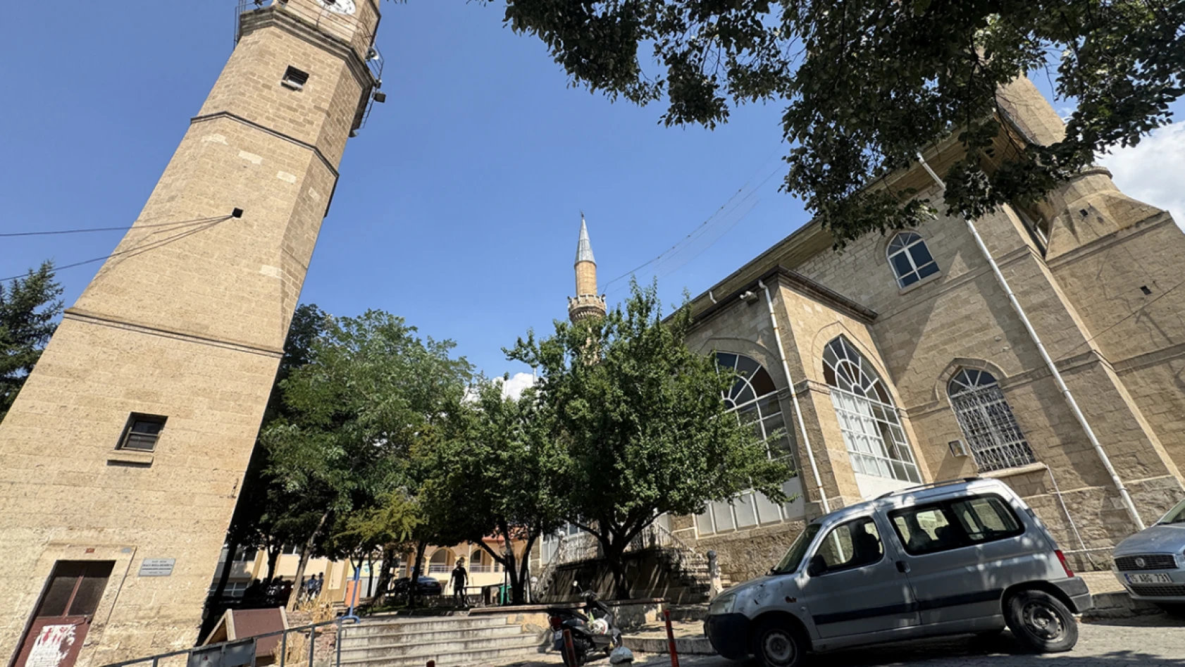 Teke yöresinin kültür başkenti, birçok doğal ve tarihi yapıyı barındırıyor