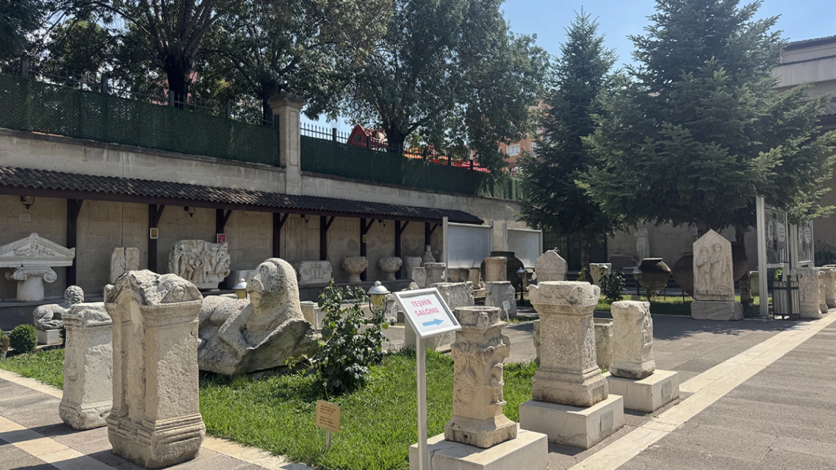 Teke yöresinin kültür başkenti, birçok doğal ve tarihi yapıyı barındırıyor