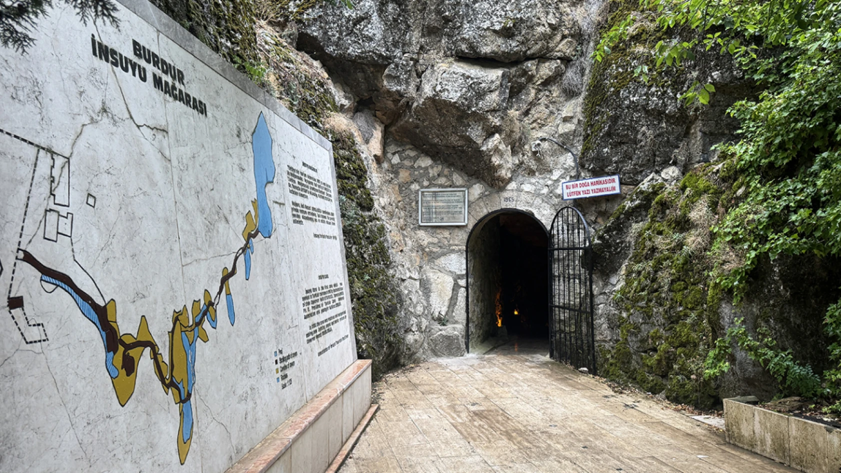 Teke yöresinin kültür başkenti, birçok doğal ve tarihi yapıyı barındırıyor