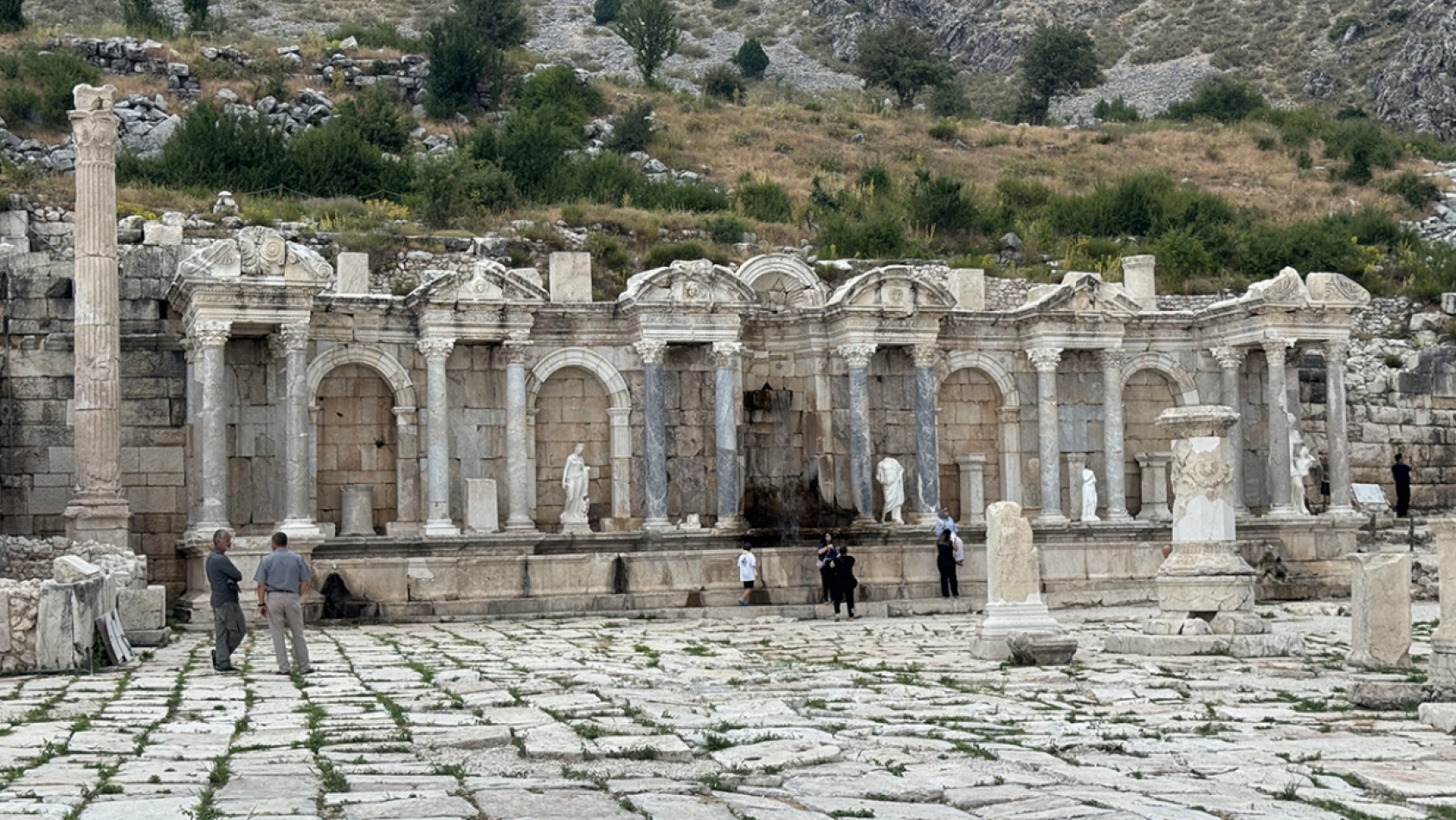 Teke yöresinin kültür başkenti, birçok doğal ve tarihi yapıyı barındırıyor