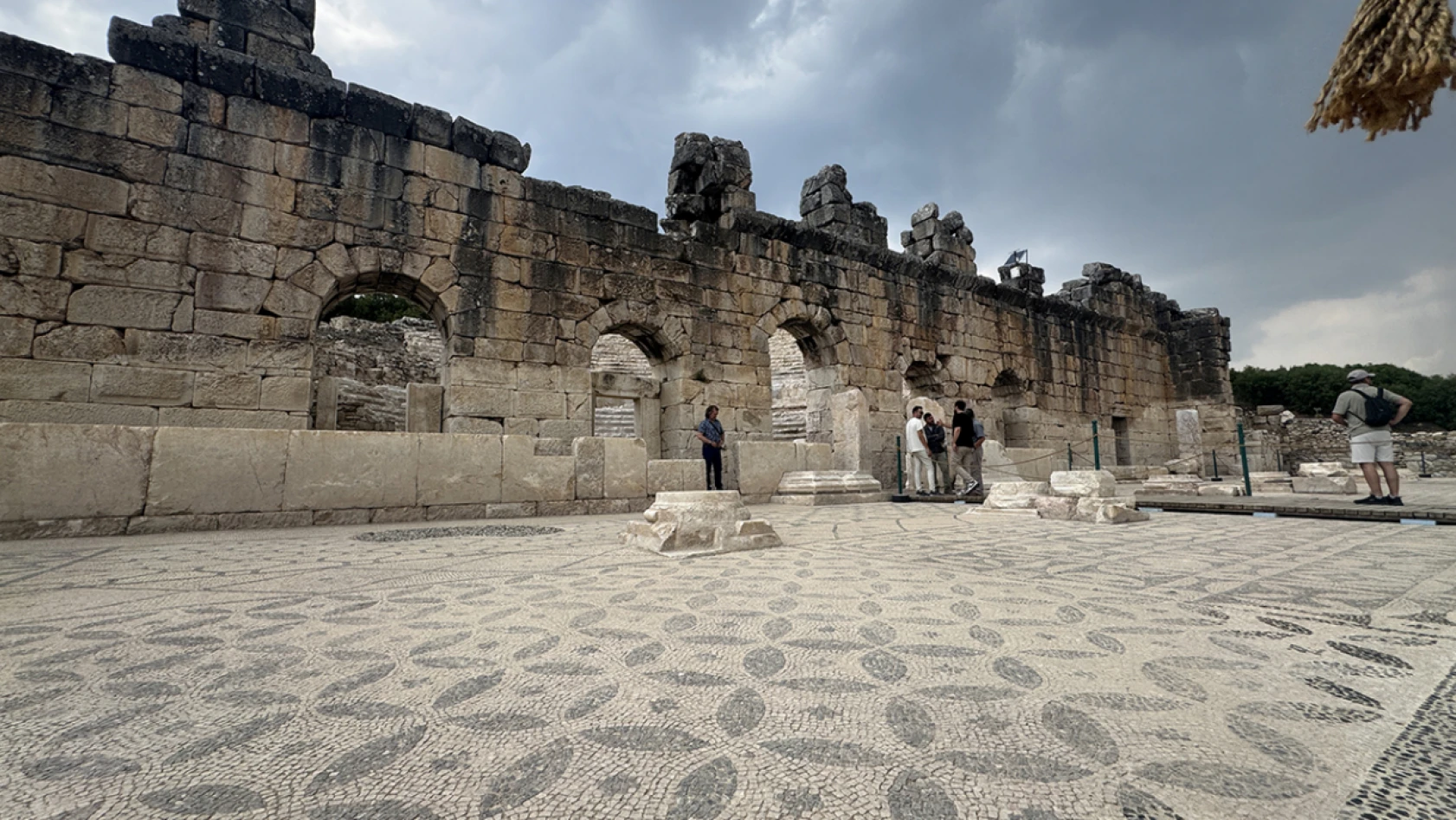 Teke yöresinin kültür başkenti, birçok doğal ve tarihi yapıyı barındırıyor
